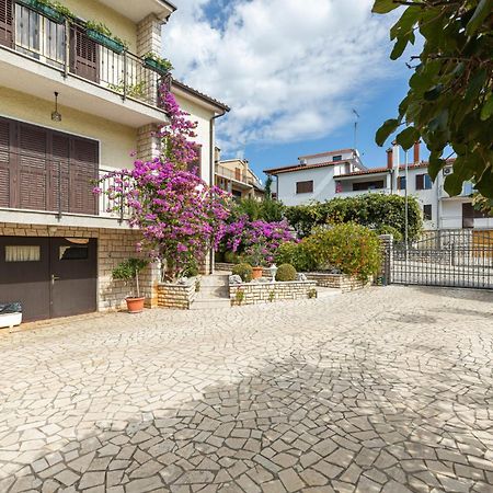 Mima Apartment Porec Bagian luar foto