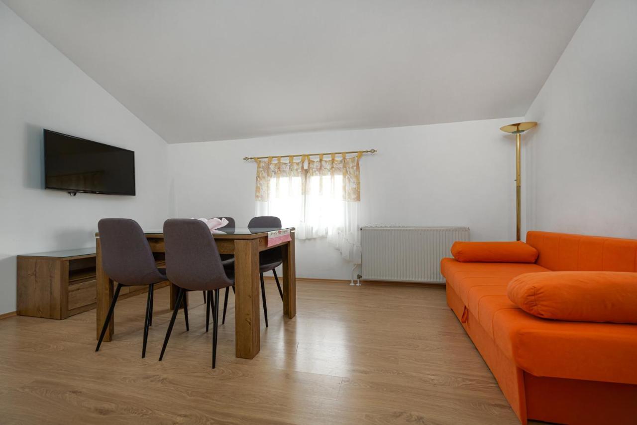 Mima Apartment Porec Bagian luar foto