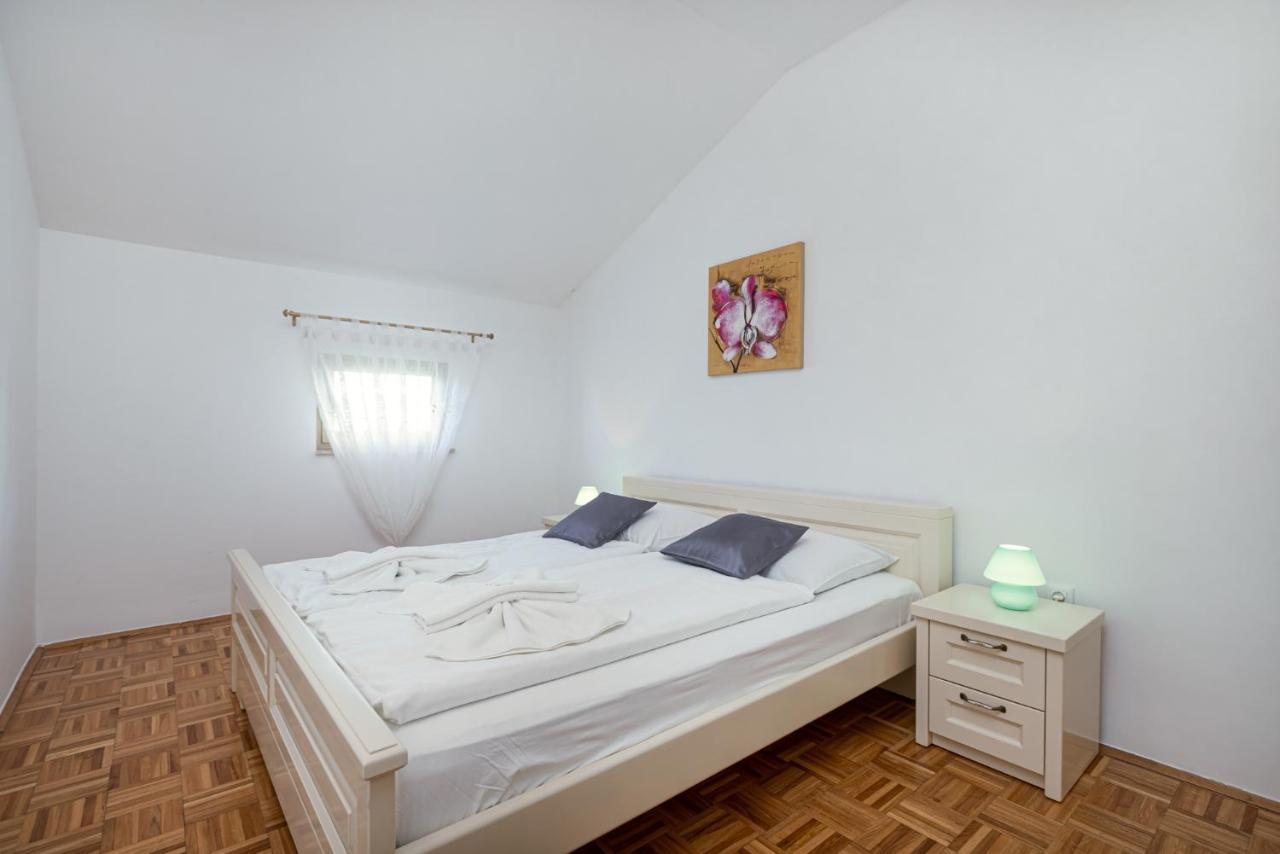 Mima Apartment Porec Bagian luar foto