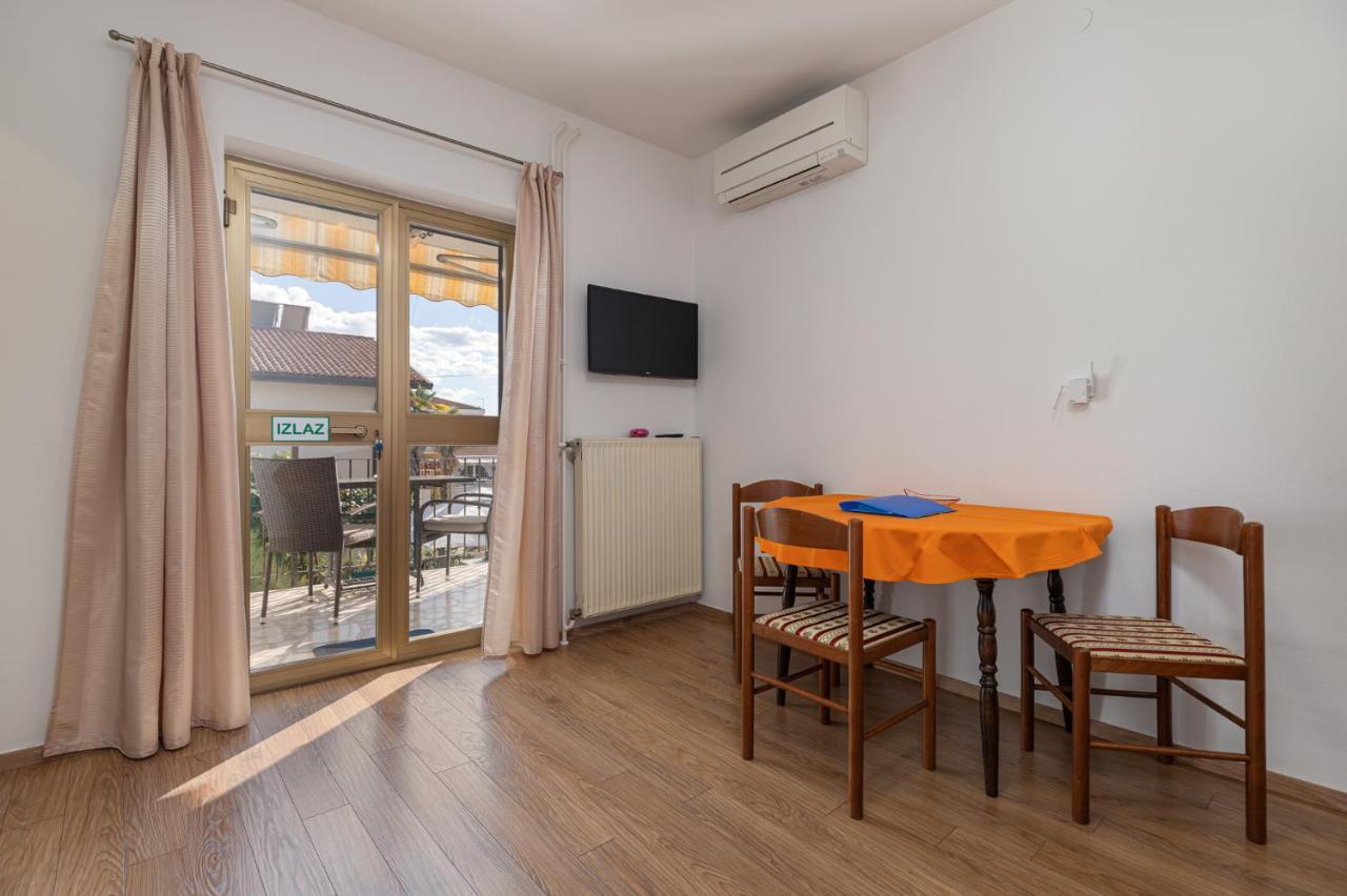 Mima Apartment Porec Bagian luar foto