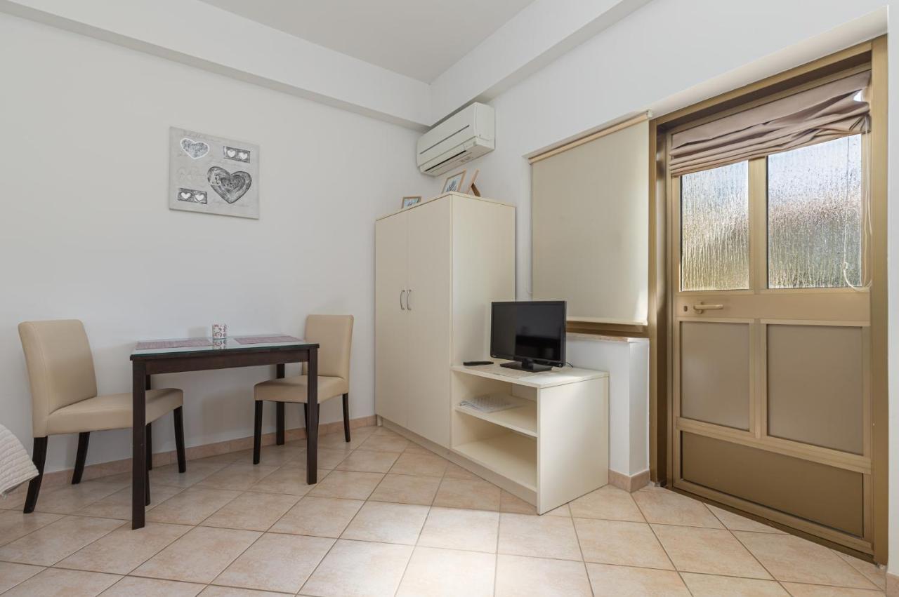 Mima Apartment Porec Bagian luar foto