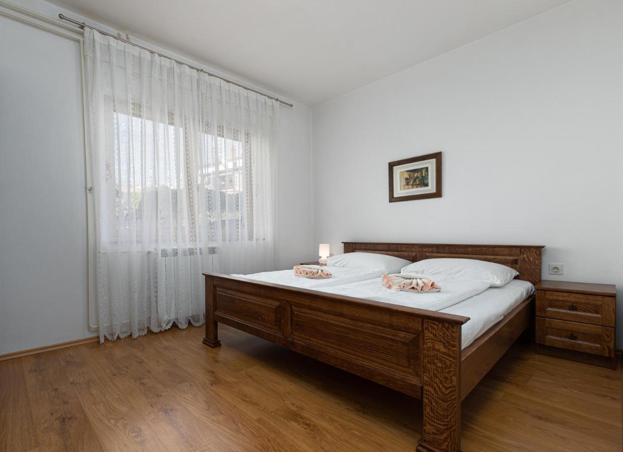 Mima Apartment Porec Bagian luar foto