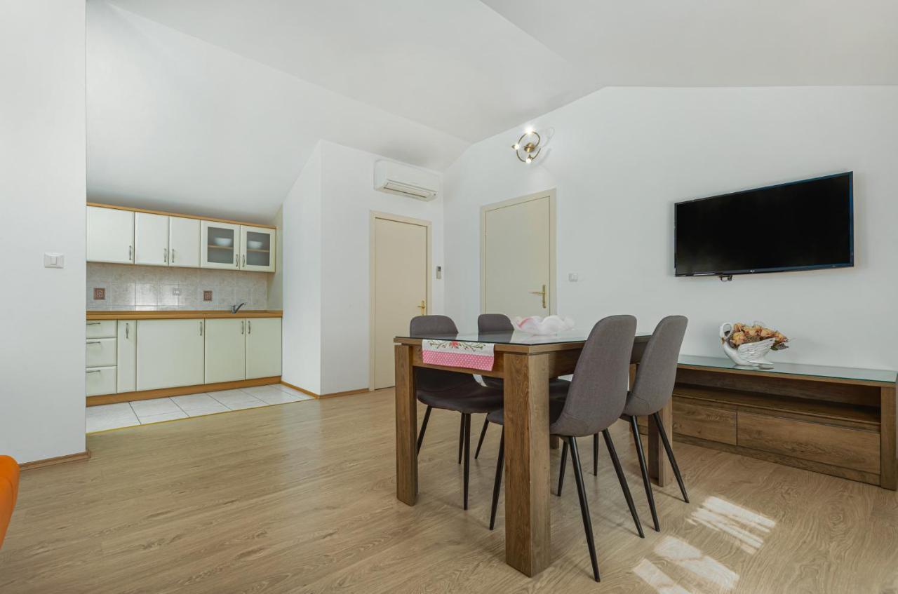 Mima Apartment Porec Bagian luar foto