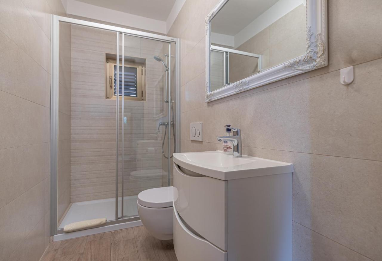 Mima Apartment Porec Bagian luar foto