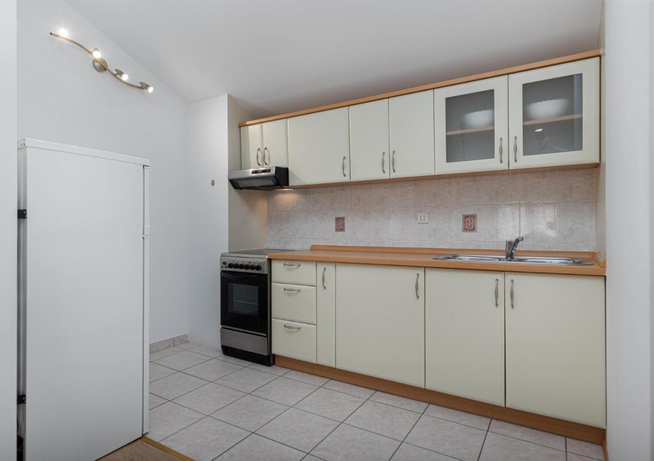 Mima Apartment Porec Bagian luar foto