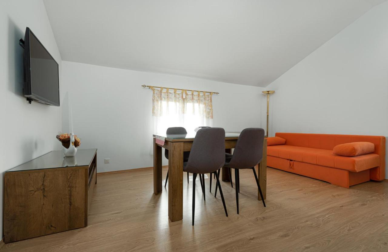 Mima Apartment Porec Bagian luar foto