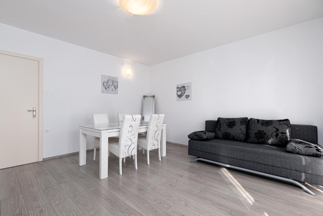 Mima Apartment Porec Bagian luar foto
