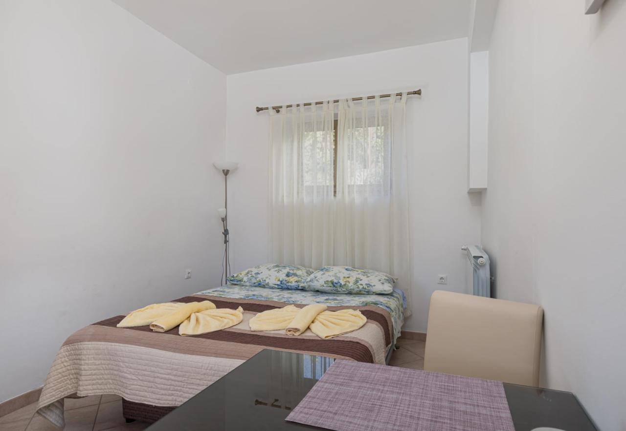 Mima Apartment Porec Bagian luar foto
