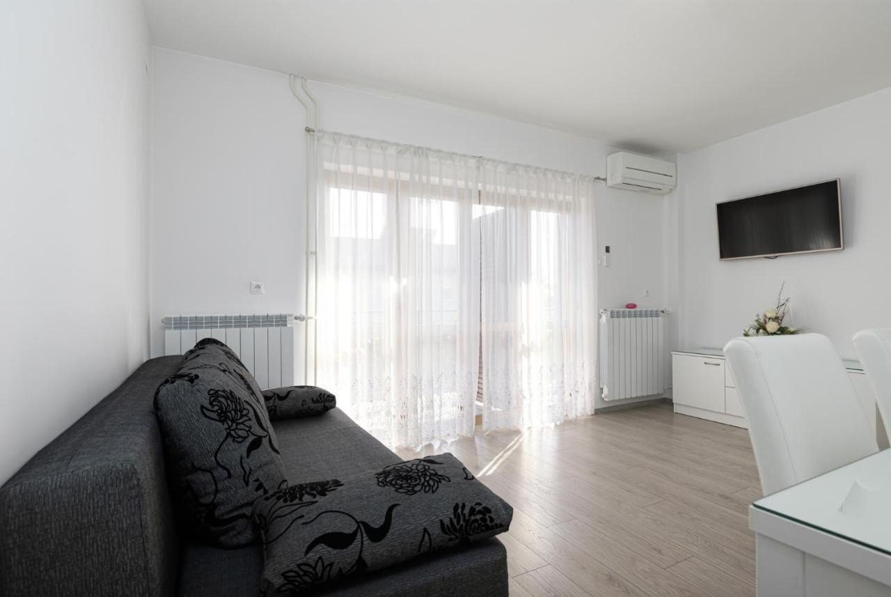 Mima Apartment Porec Bagian luar foto
