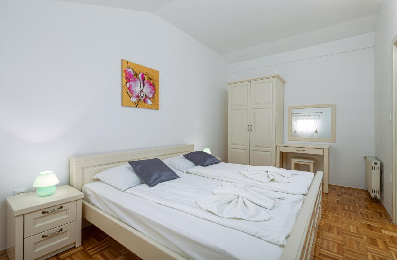 Mima Apartment Porec Bagian luar foto