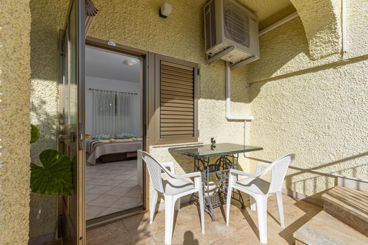 Mima Apartment Porec Bagian luar foto