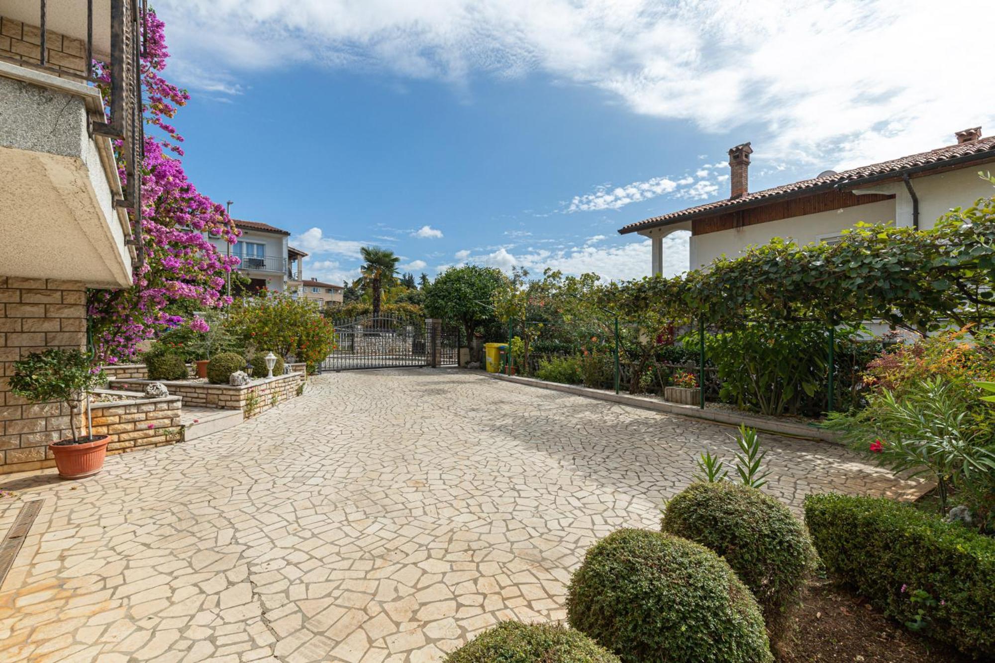 Mima Apartment Porec Bagian luar foto