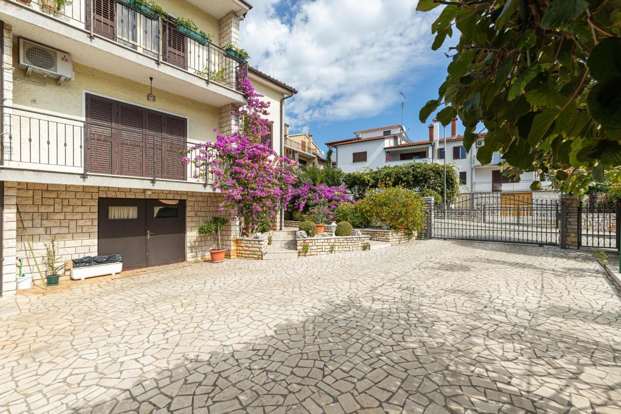 Mima Apartment Porec Bagian luar foto