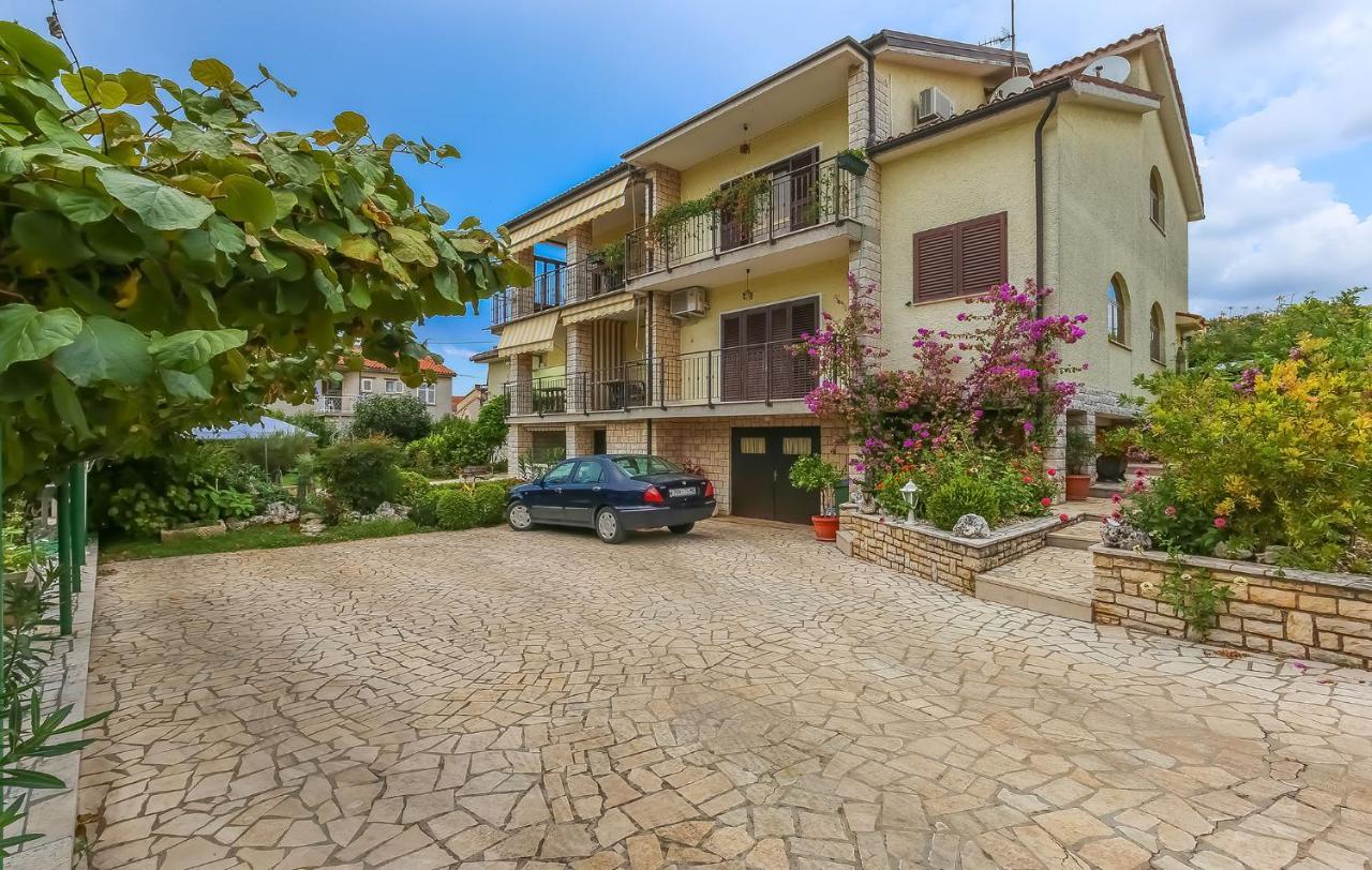 Mima Apartment Porec Bagian luar foto